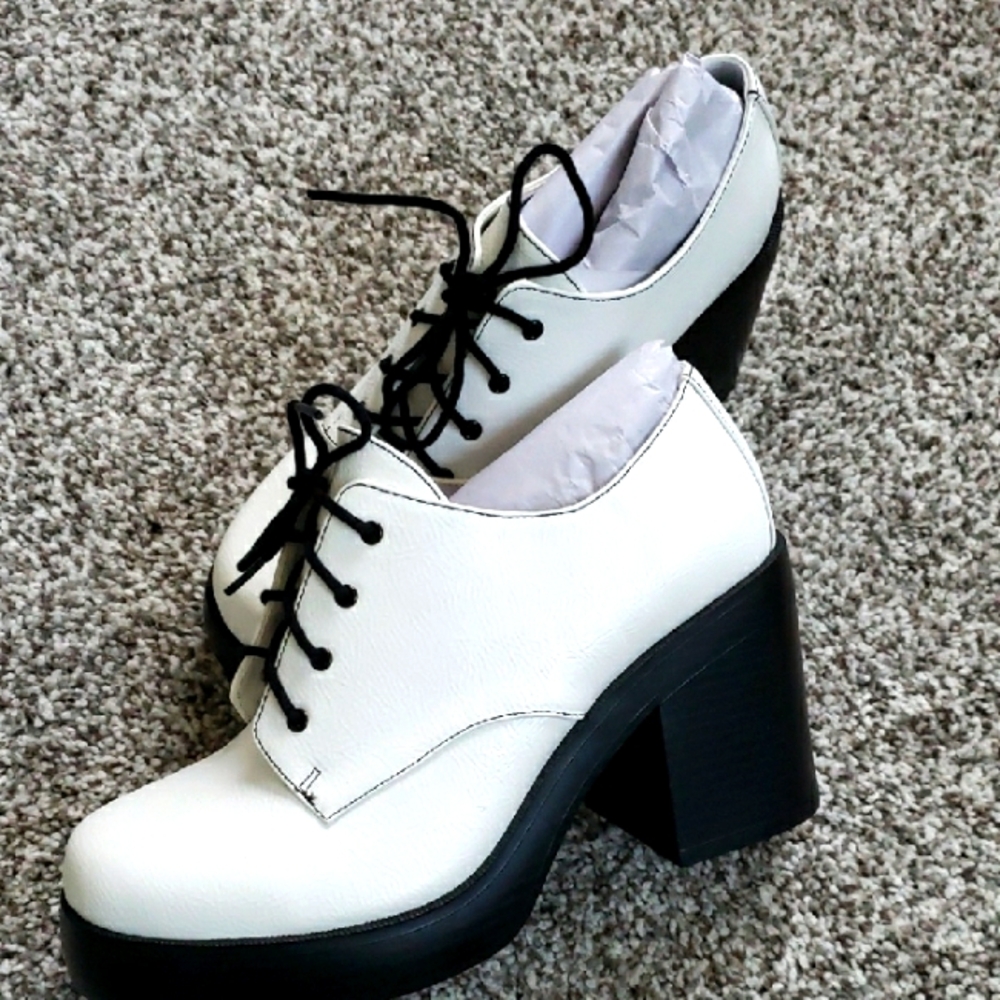 Dirty Laundry platform shoe NWOT